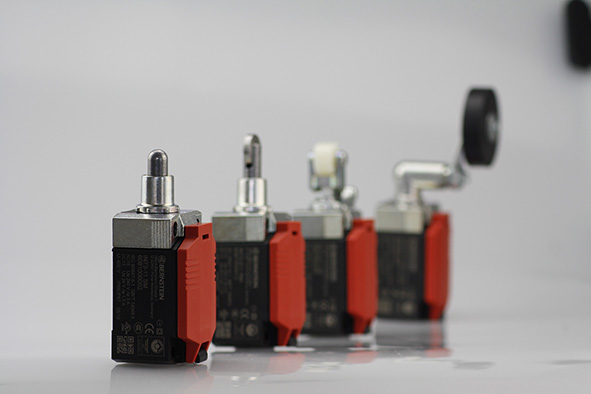 NEW Position switches to be introduced at SPS 2019: Metal and plastic professionals for low currents